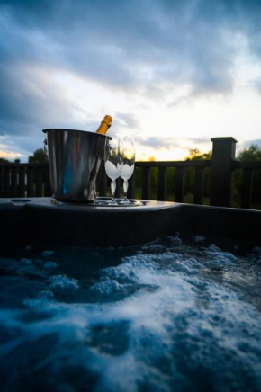 Newmore Highland Pods with Hot Tubs on NC500